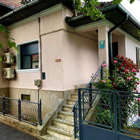 Holiday Home Esku Оршова Экстерьер фото