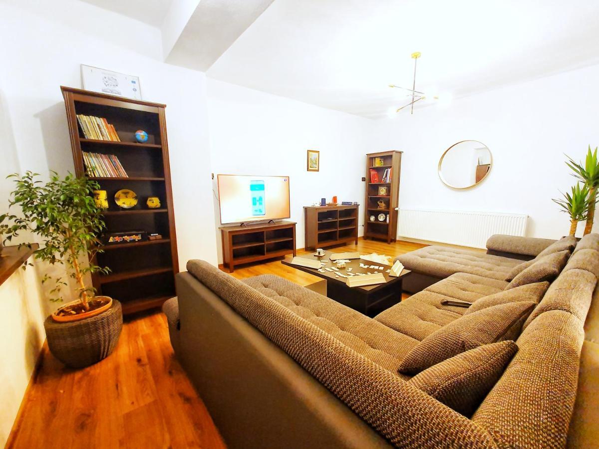 Holiday Home Esku Оршова Экстерьер фото